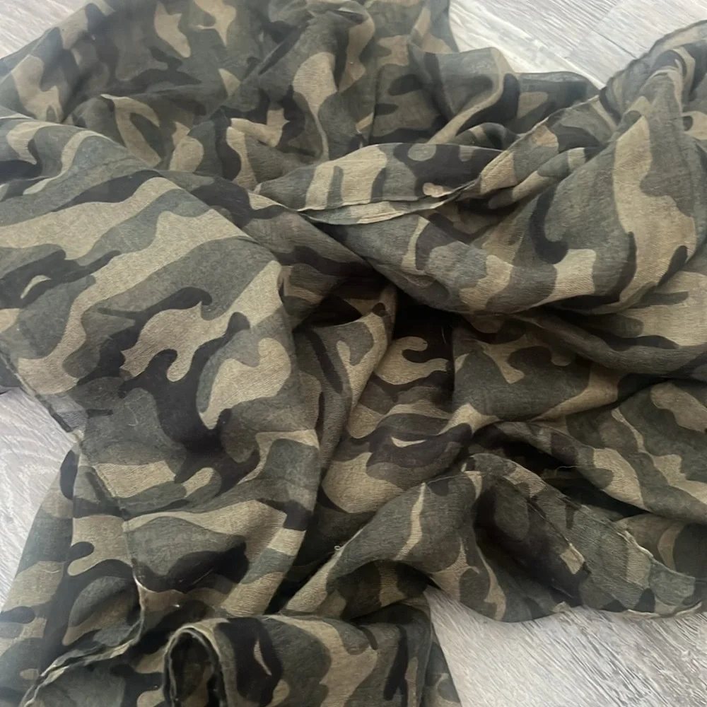 Studio S Camo Scarf EUC - Picture 2 of 3